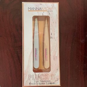 MannaKadar Beauty Pluck It Tweezers